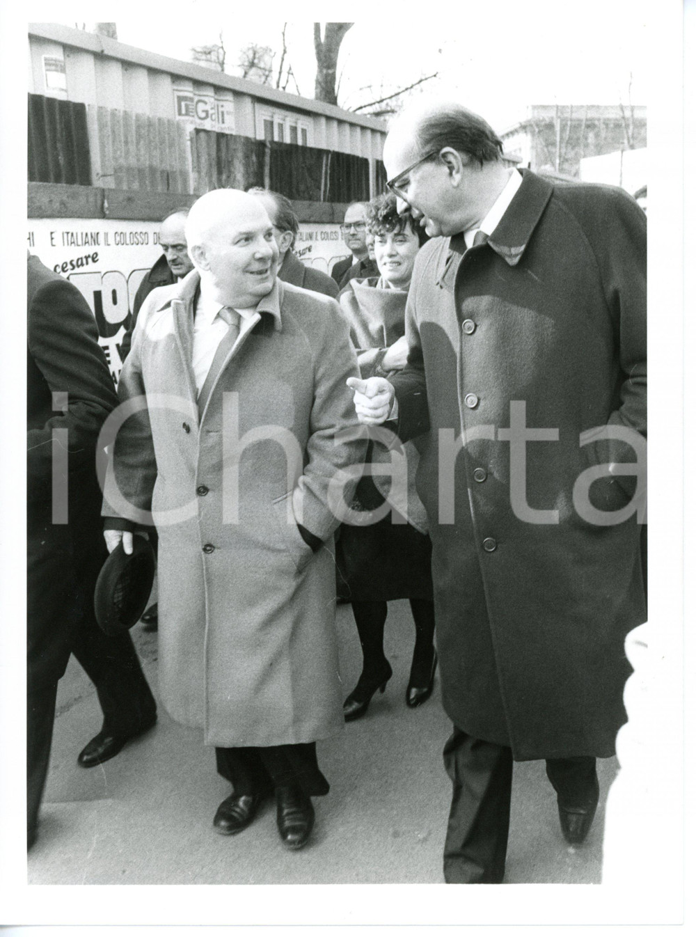 1985 ca MILANO - PSI Bettino CRAXI discute con Giulio POLOTTI *Foto 18x24 cm