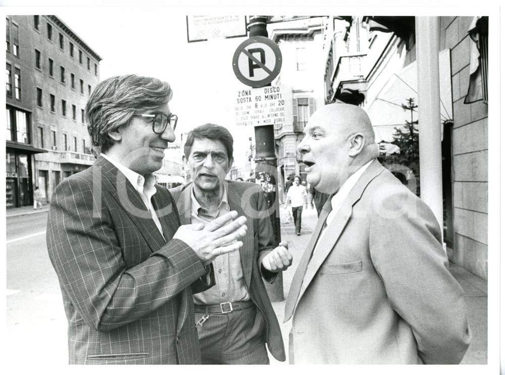 1985 ca MILANO Angelo CAPONE discute con Renato PUPILELLA *Foto 24x18 cm
