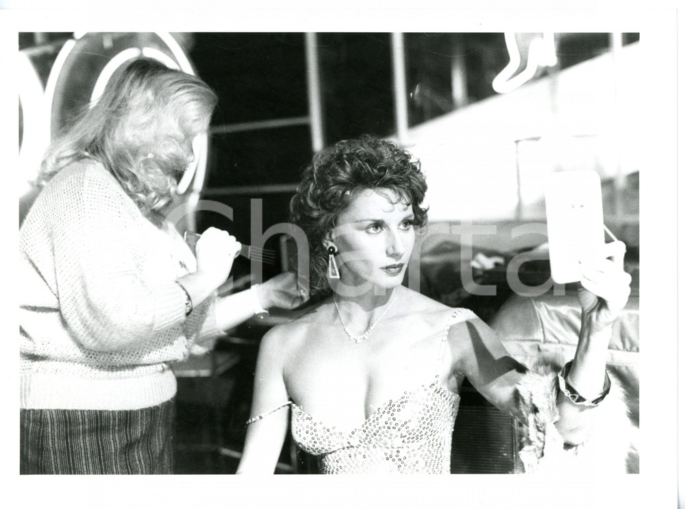 1985 ca RAI DUE - IL CAPPELLO SULLE VENTITRÉ Paola PITAGORA al trucco *Foto