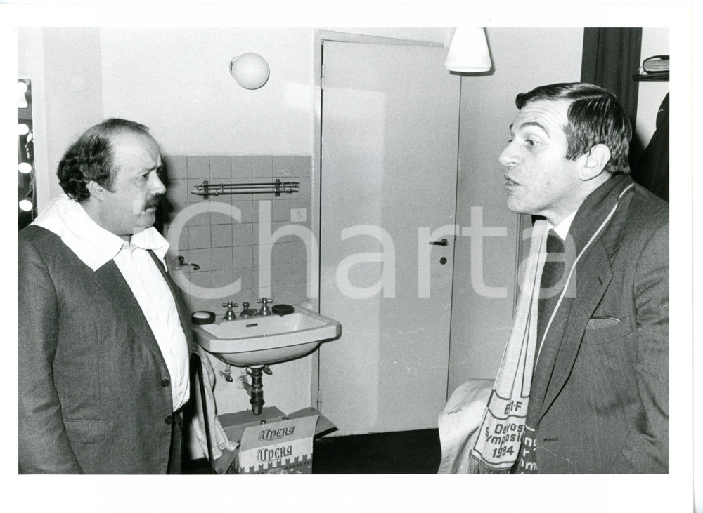 1985 ca MAURIZIO COSTANZO SHOW Giorgio BENVENUTO e Maurizio COSTANZO in camerino