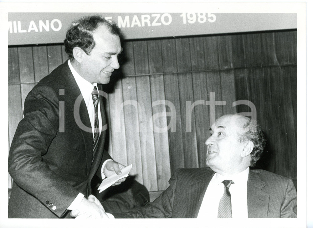 1985 MILANO Congresso DC - Ciriaco DE MITA stringe la mano a Ernesto PELLEGRINI