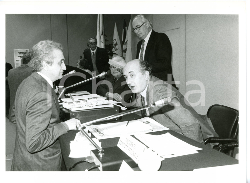 1984 MILANO - DC Ciriaco DE MITA e Vittorino COLOMBO al tavolo degli oratori