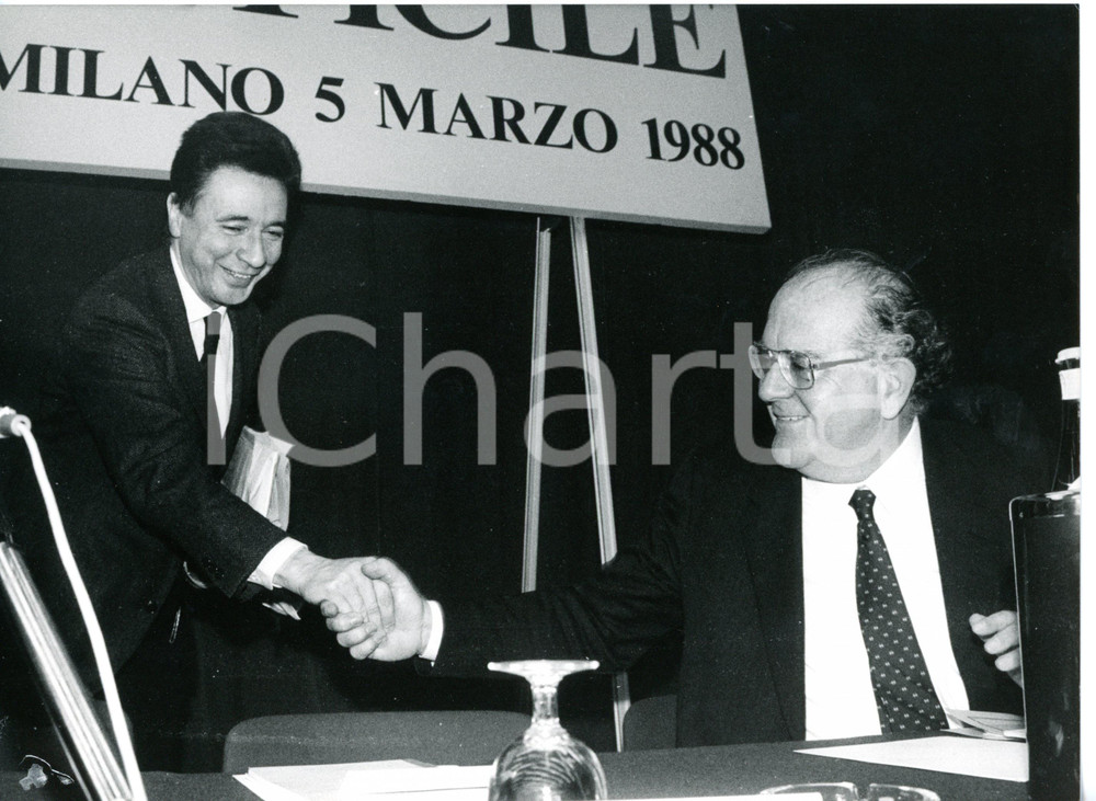 1988 MILANO Convegno DC - Carlo FRACANZANI stringe la mano all'on. RIGA *Foto