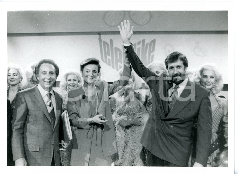 1990 ca TELEMIKE - Mike BONGIORNO con i campioni Isabella LAMA e Giulio MARLIA