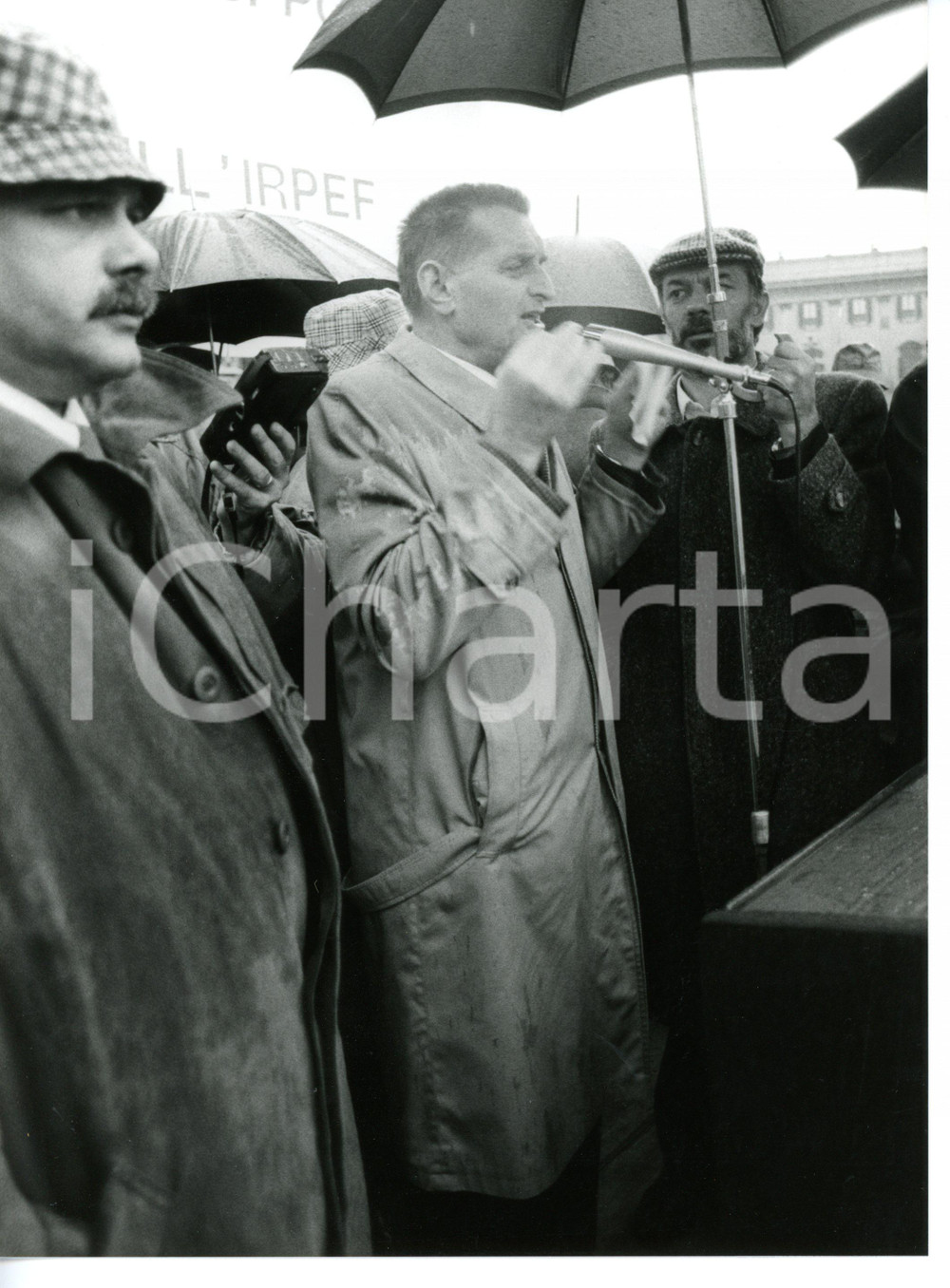 1985 ca MILANO Antonio PIZZINATO rilascia dichiarazioni ai giornalisti FOTO