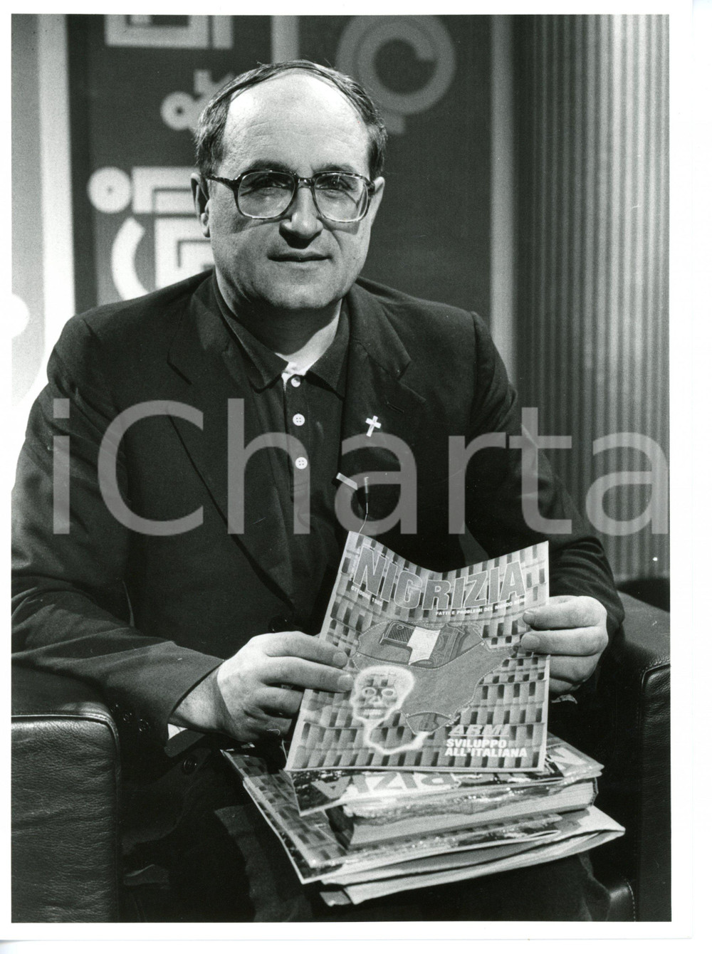 1985 COSTUME Padre Alex ZANOTELLI mostra rivista NIGRIZIA Foto VINTAGE 18x24