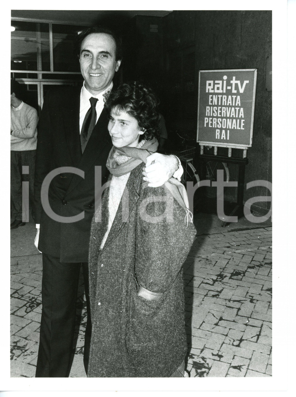 Fotografia d epoca originale 1985 ca STUDI TELEVISIVI RAI Pippo BAUDO con la figlia Tiziana  Foto VINTAGE 1