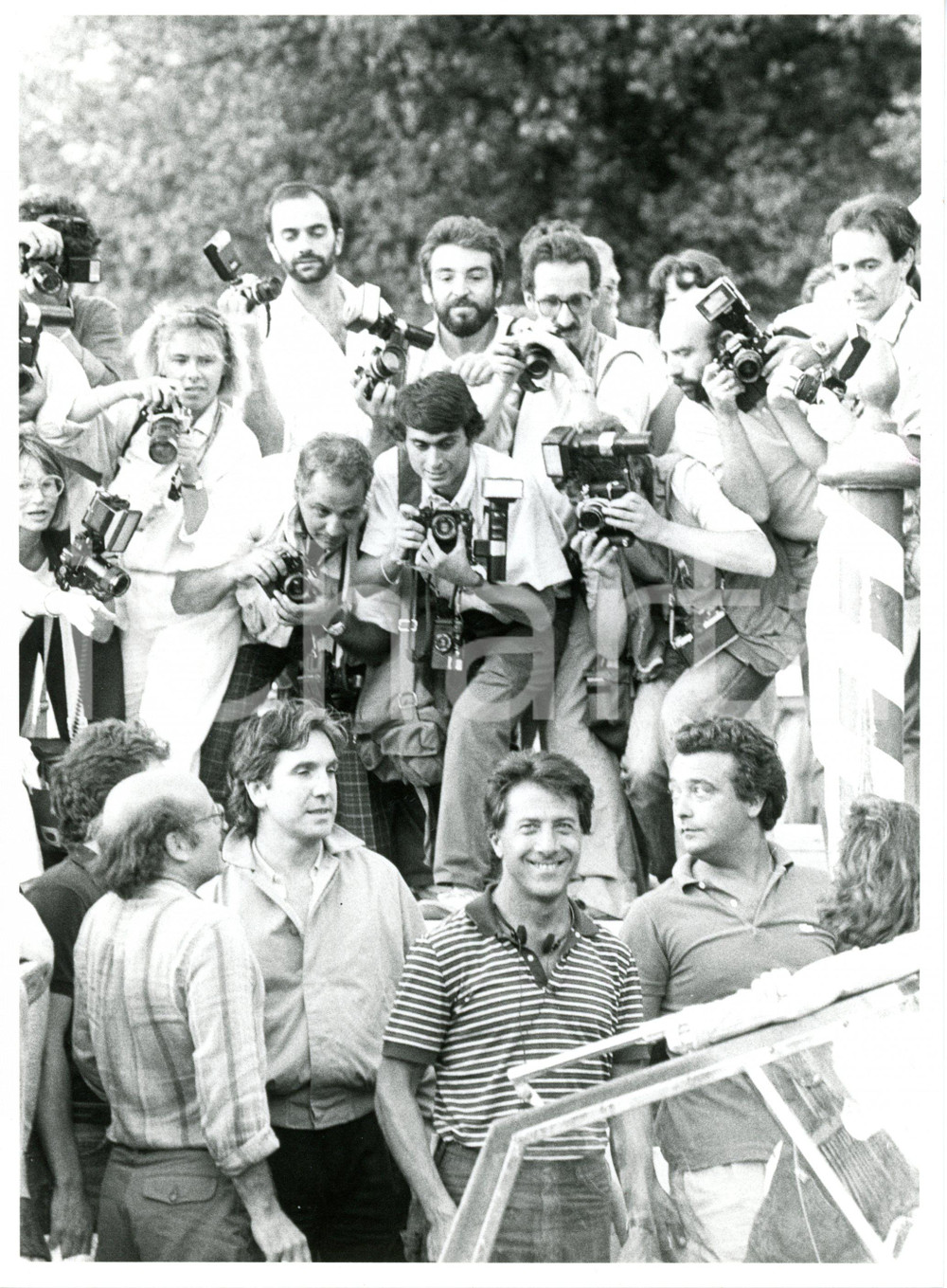 1985 MOSTRA DEL CINEMA DI VENEZIA Dustin HOFFMAN assediato dai giornalisti 