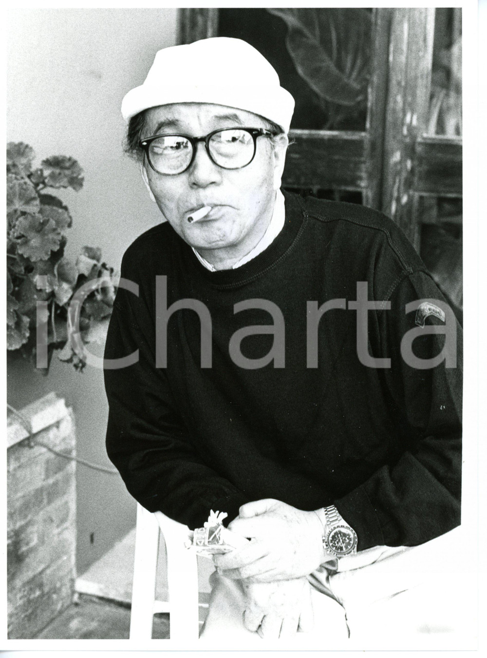 1985 ca VENEZIA Mostra del Cinema - Regista Kon ICHIKAWA fuma sigaretta *Foto 