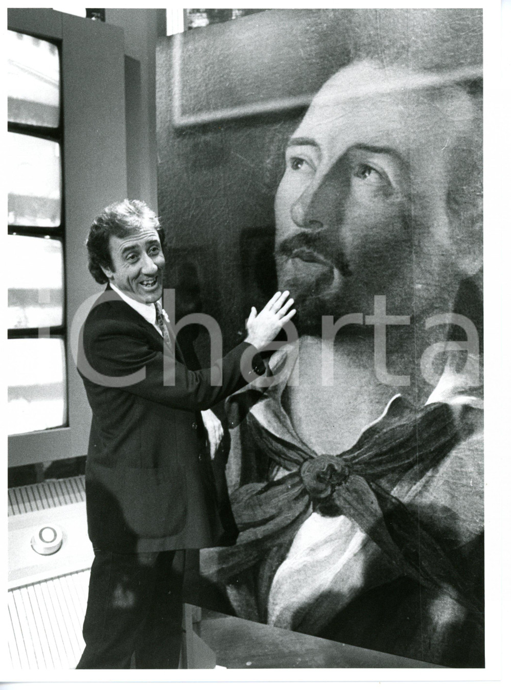 1985 ca COSTUME Gianni MAZZA durante programma TV (3) *Foto VINTAGE 18x24 cm