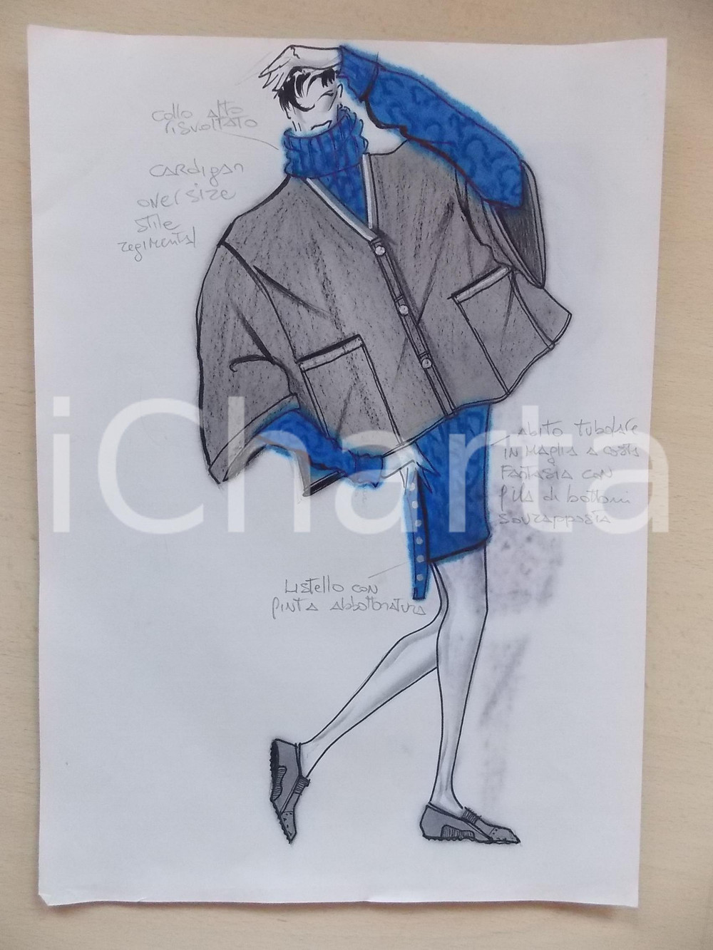 1980 ca MODA DONNA INVERNO Cardigan oversize con abito in maglia *Bozzetto 21x30