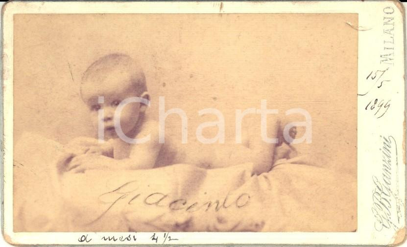 1899 MILANO Ritratto di bambino di 4 mesi sul lettino - Foto G. B. GANZINI CDV