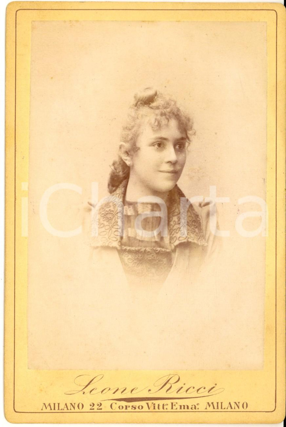 1890 ca MILANO Ritratto di donna con abito ricamato *Foto LEONE RICCI 11x16