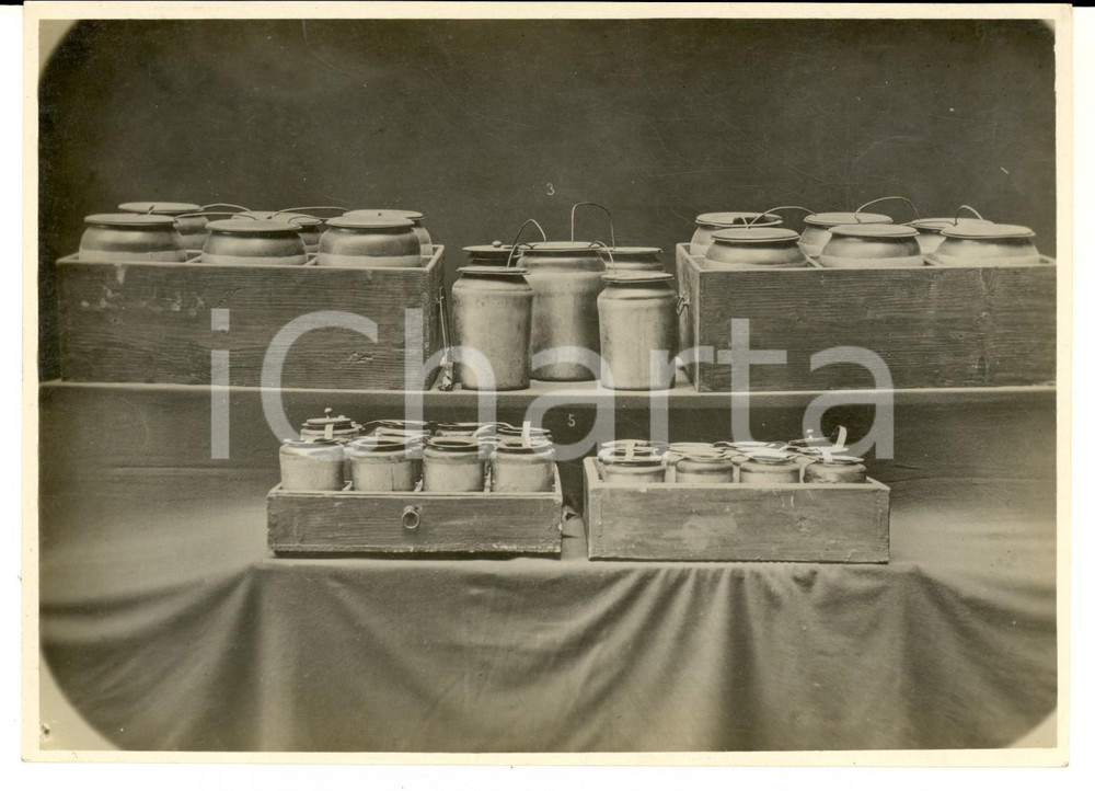 Fotografia d epoca originale 1927 COMO Esposizione Voltiana  Tavolo contenitori  ElettricitÃ  Foto 17x12 cm 1