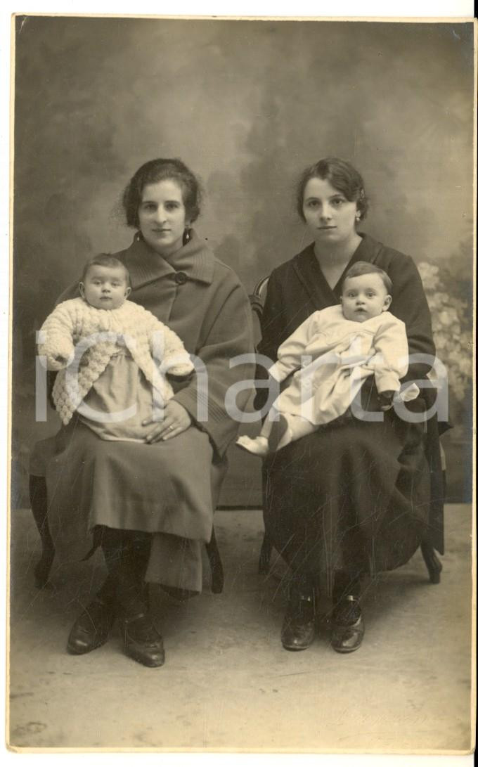 1923 MELEGNANO Bambine Irma e Teresa PELLA con le madri - Foto cartolina DAMENO