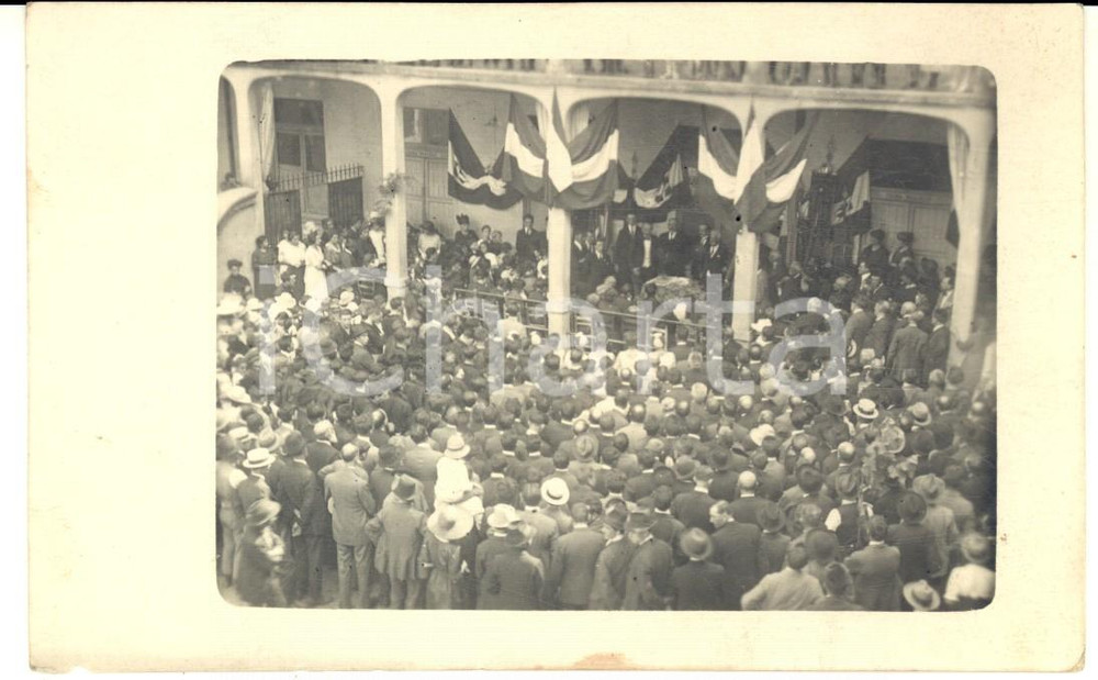 1925 ca LOMBARDIA (?) Cerimonia nel cortile di una scuola - Foto cartolina