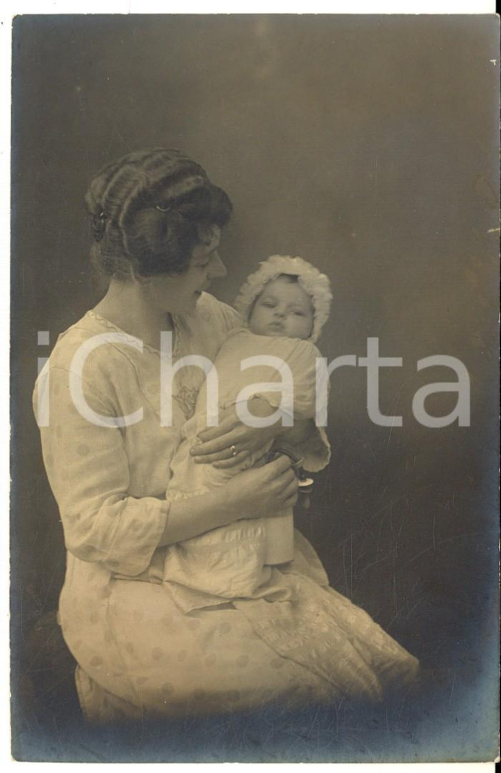 1920 ca ITALIA Ritratto di donna con bambino di due mesi - Foto cartolina