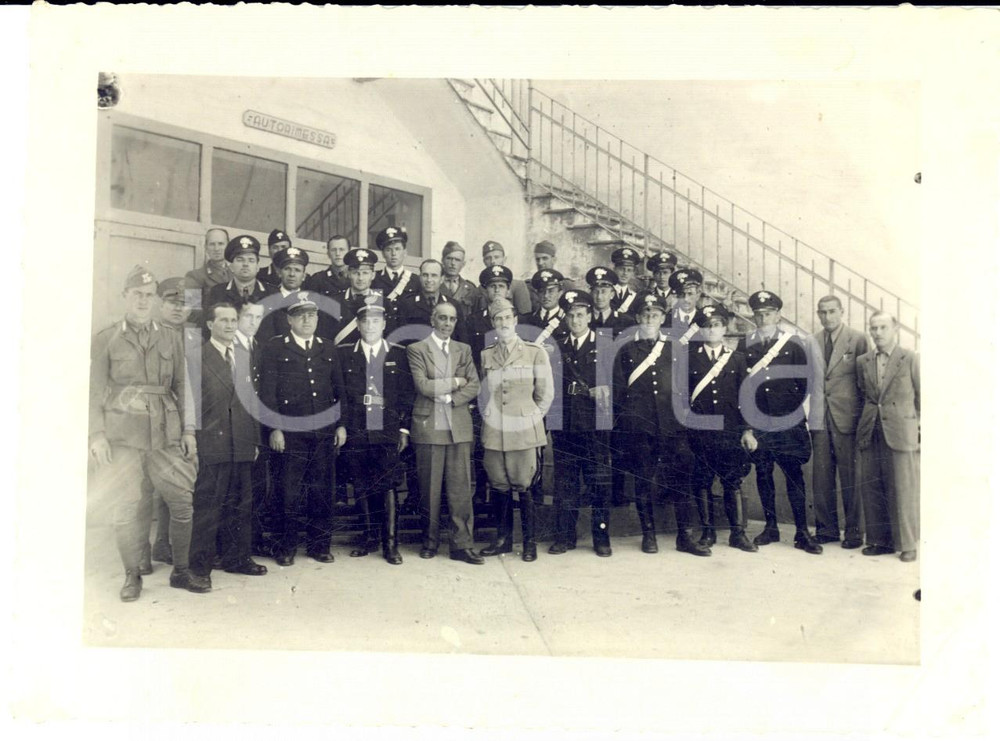 1950 ca ARONA (?) Carabinieri con dirigenti aziendali presso autorimessa *Foto 
