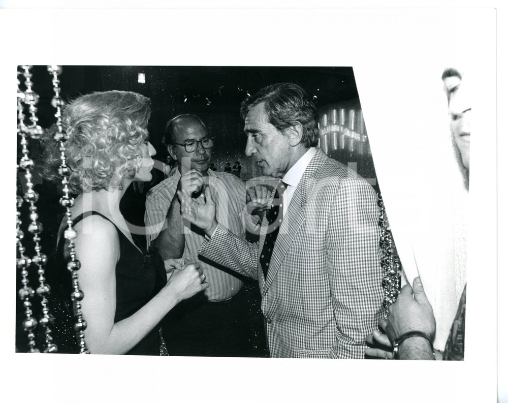 1985 ca IL CAPPELLO SULLE VENTITRÉ Walter CHIARI con Patrizia CASELLI (5) *Foto