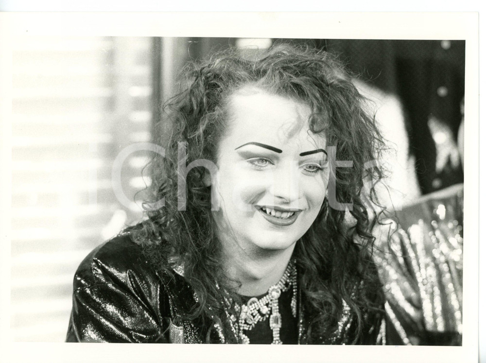 1985 ca COSTUME Ritratto di BOY GEORGE durante intervista *Foto VINTAGE 24x18