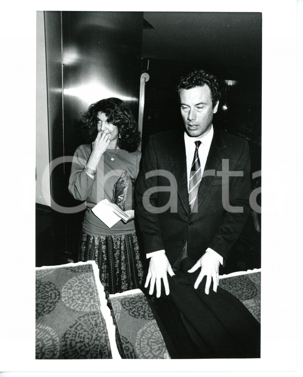 1985 ca COSTUME Stella PENDE con il suo compagno *Foto VINTAGE 20x25 cm