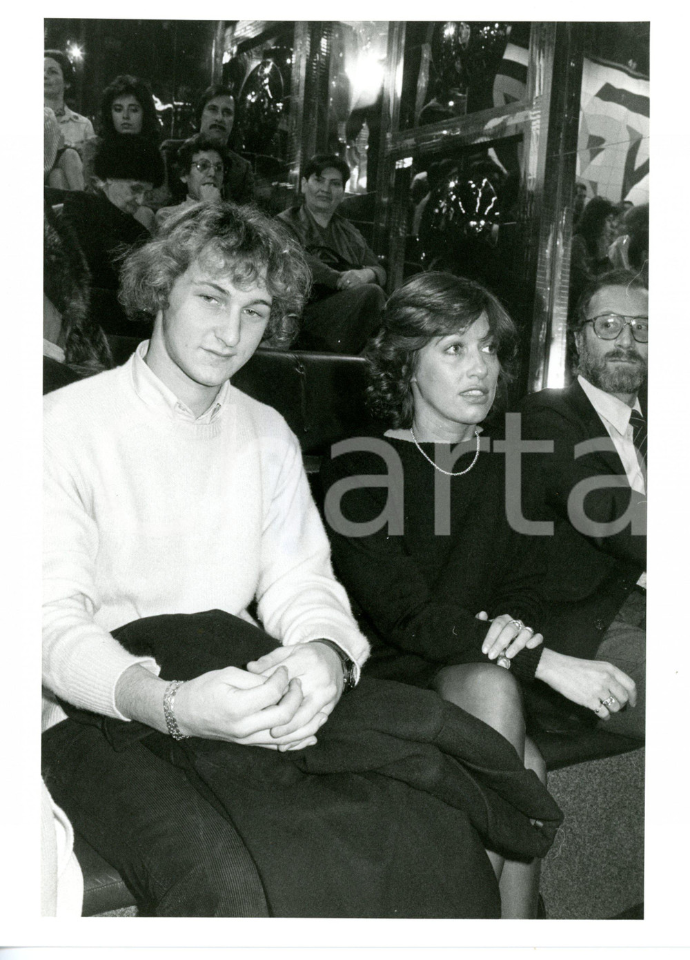 1983 COSTUME ITALIA Pierfrancesco VILLAGGIO e BERNETTI in platea *Fotografia