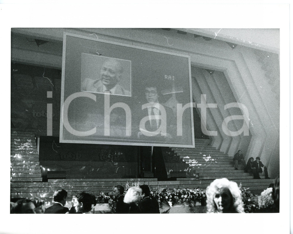 1987 FESTIVAL DI SANREMO Enrico MENTANA annuncia morte di Claudio VILLA *Foto 