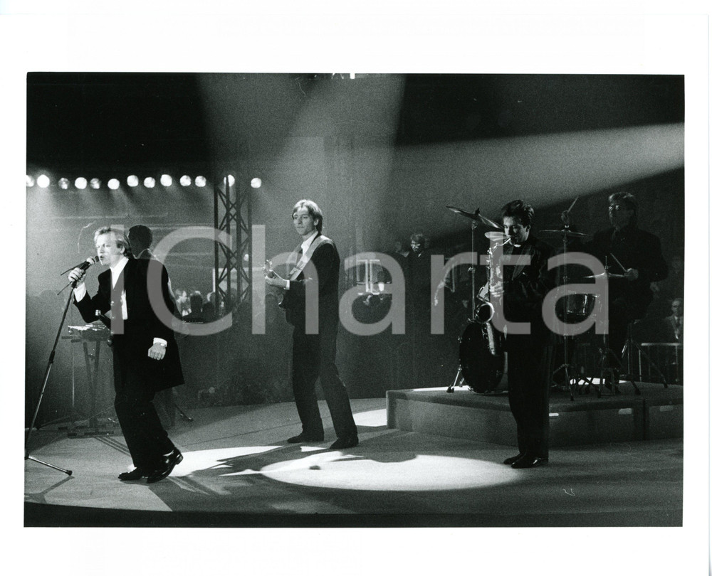 1985 ca MUSICA - LEVEL 42 Mark KING - Boon e Phil GOULD - Mike LINDUP sul palco