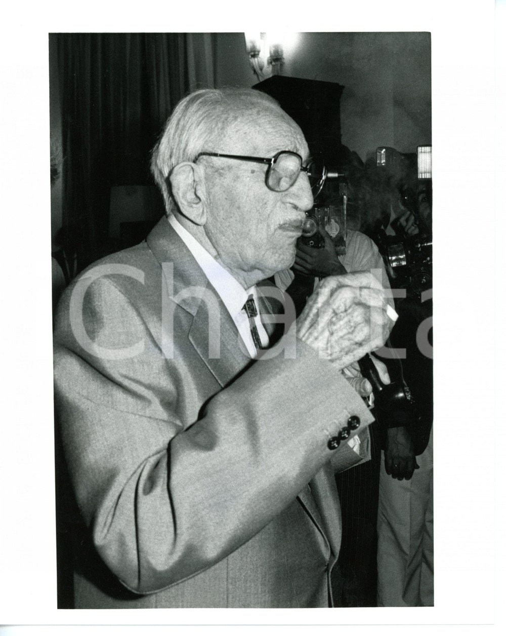 1987 CANNES Festival del Cinema - Charles VANEL fuma la pipa - Foto 20x25 cm