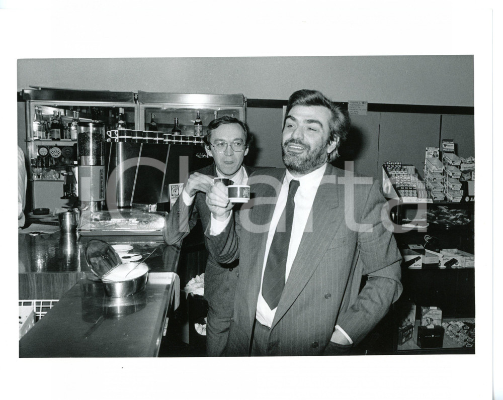 1985 ca POLITICA - DC Giovanni GORIA beve un caffè con Tiziano GARBO (4) *Foto