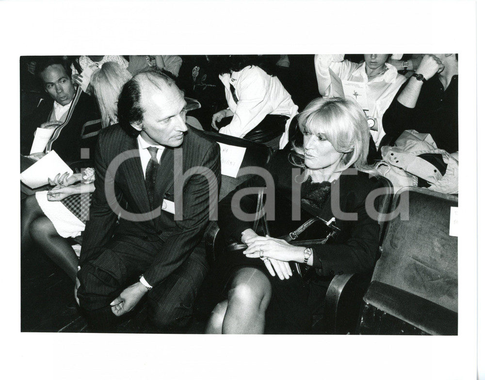 1985 ca COSTUME I genitori della conduttrice Roberta TERMALI in platea *Foto