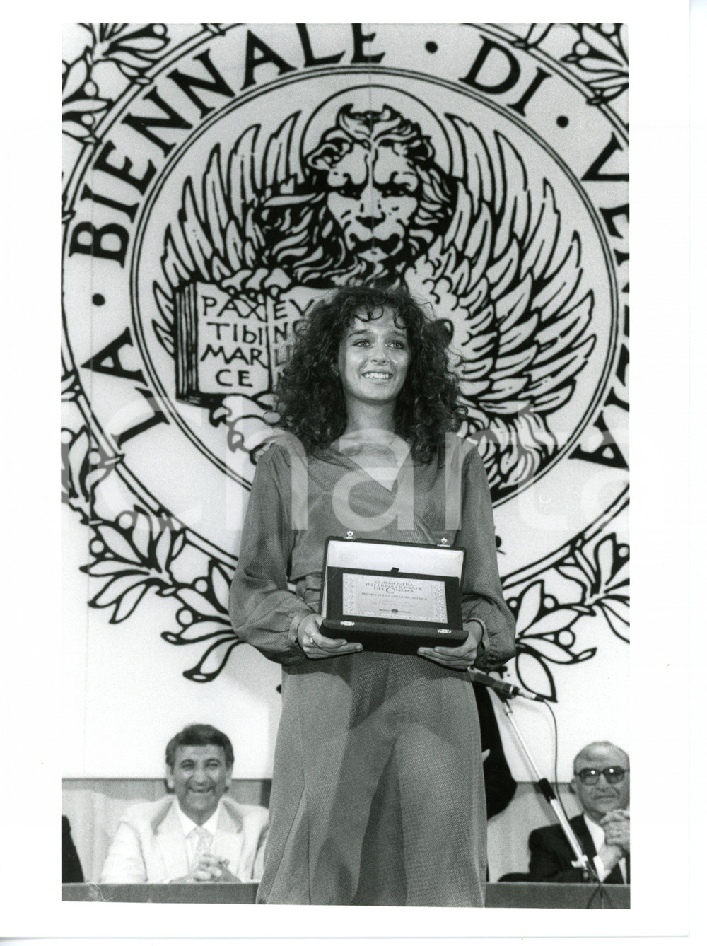 1986 VENEZIA Mostra del Cinema - Valeria GOLINO vince COPPA VOLPI (1) *Foto