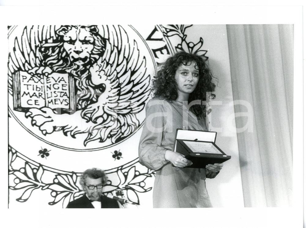1986 VENEZIA Mostra del Cinema - Valeria GOLINO vince COPPA VOLPI *Foto 24x18 cm