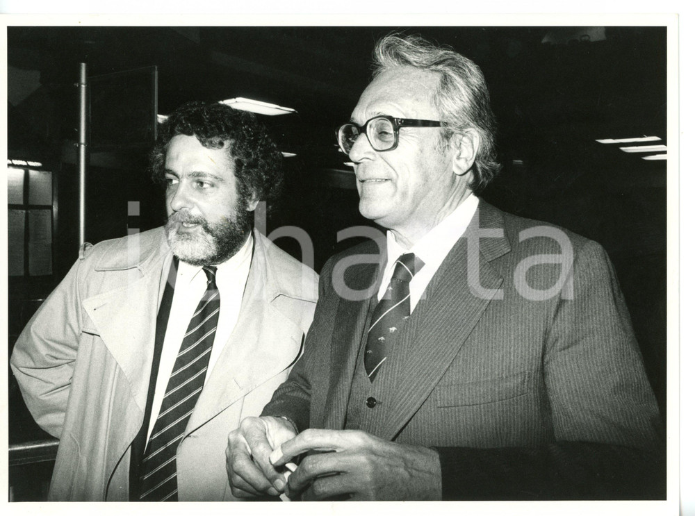 1985 ca MILANO Claudio RINALDI con Mario FORMENTON *Foto VINTAGE 24x18 cm