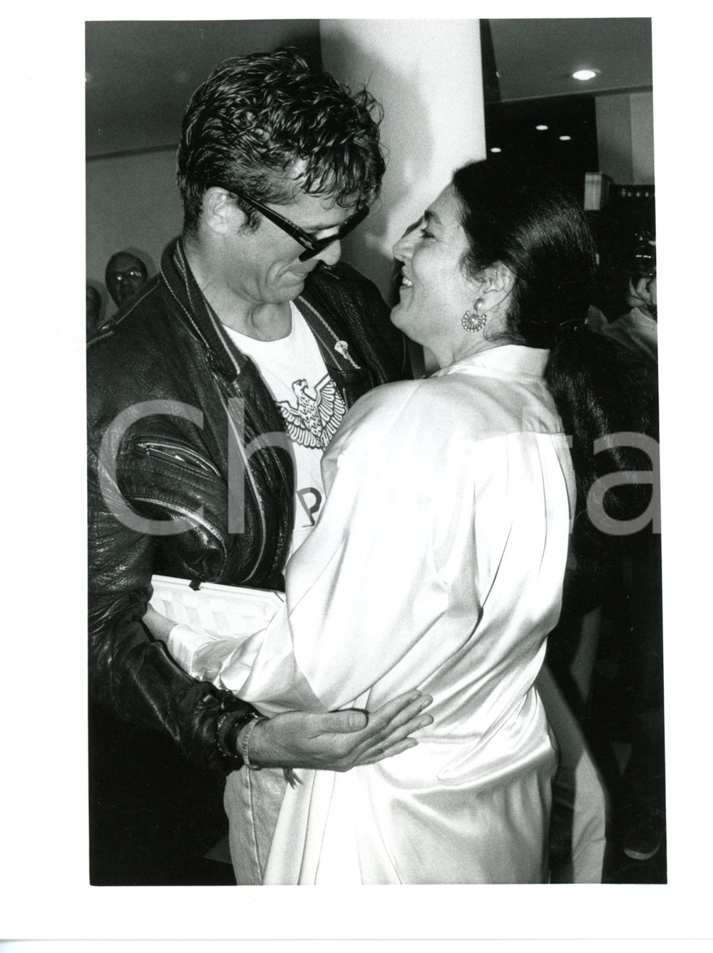 1987 VENEZIA Rupert EVERETT scherza con Irene PAPAS - Foto VINTAGE 20x25 cm