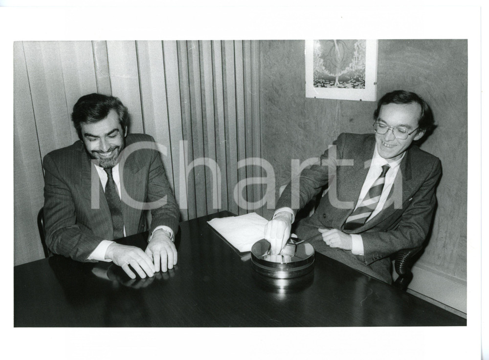 1985 ca POLITICA - DC Giovanni GORIA scherza con Tiziano GARBO *Foto 24x18 cm