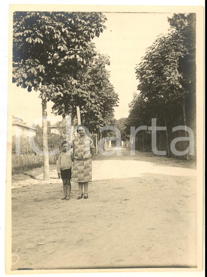 1926 ANZANO DEL PARCO Madre e figlio in un viale di campagna - Foto 9x12 cm