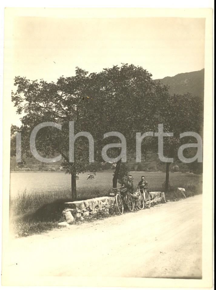 1926 LAGO DEL SEGRINO Ritratto di escursionisti in bici - Foto VINTAGE 9x12 cm