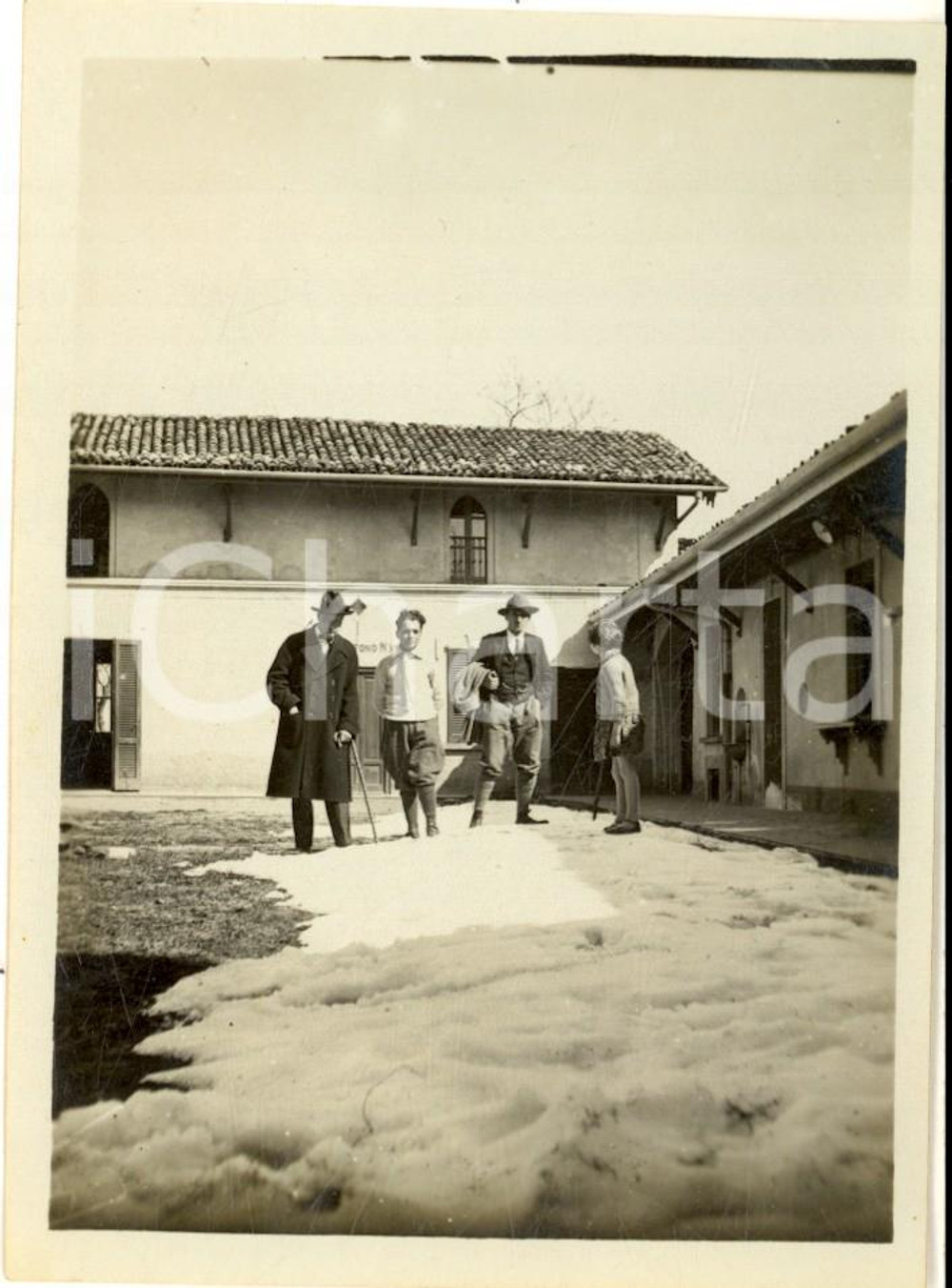 1927 ALPE TURATI Escursionisti all'Albergo LA SALUTE - Fotografia 9x12 cm