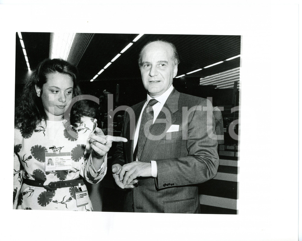 1987 RIMINI 44° Congresso PSI - Aristide GUNNELLA Claudia CHIETTI *Foto Fotografia di agenzia. CONDIZIONI: GFORMATO: 25x20 cm     originale e autentica 1