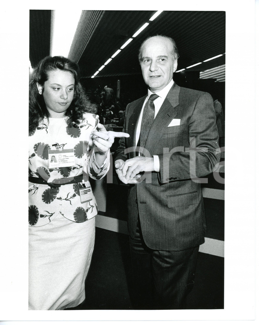 1987 RIMINI 44° Congresso PSI - Aristide GUNNELLA con Claudia CHIETTI 20x25 cm Fotografia di agenzia. CONDIZIONI: GFORMATO: 20x25 cm     originale e autentica 1