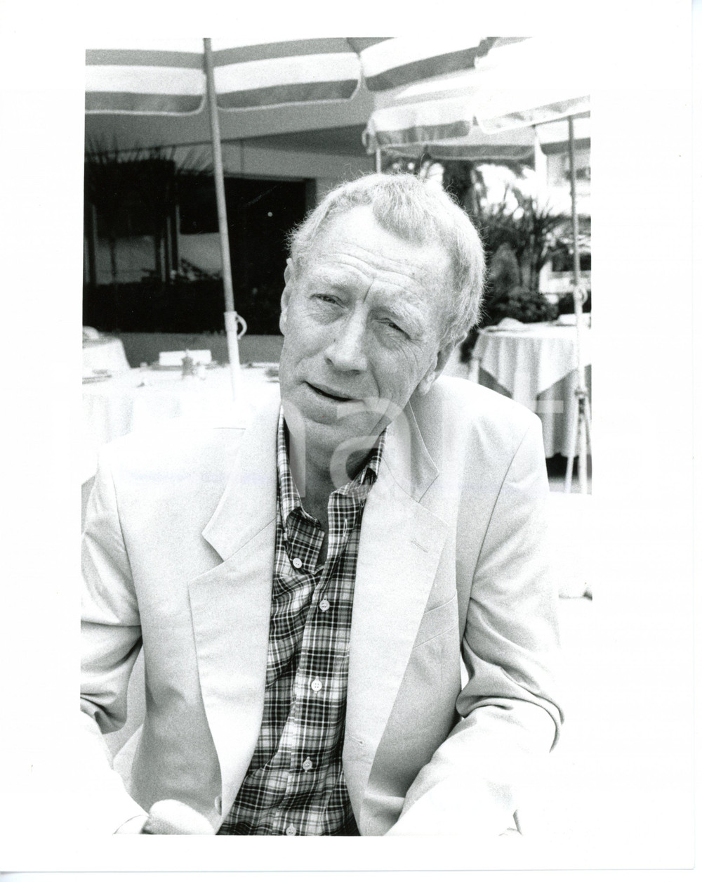 1985 ca CINEMA Ritratto di Max VON SYDOW al bar *Foto VINTAGE 20x25 cm
