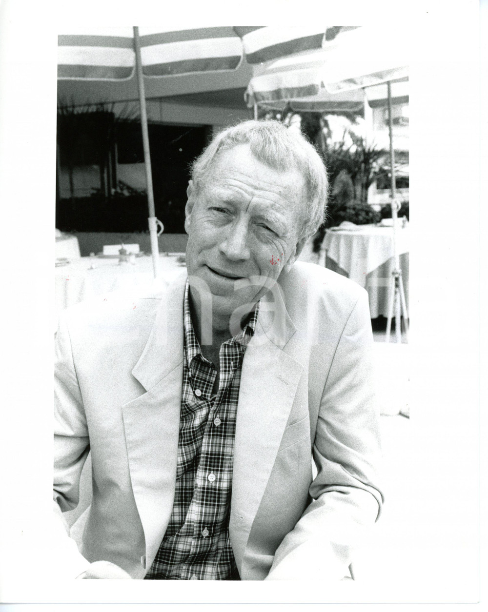 1985 ca CINEMA Ritratto di Max VON SYDOW al bar - Foto VINTAGE 20x25 cm