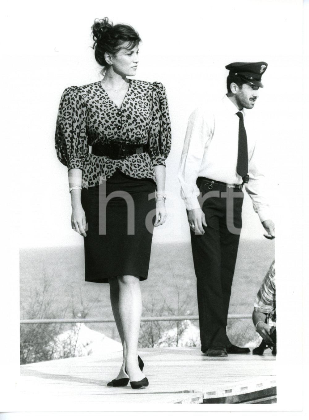 1985 ca COSTUME ITALIA Ritratto di Serena GRANDI con Carabiniere *Foto 18x24 cm