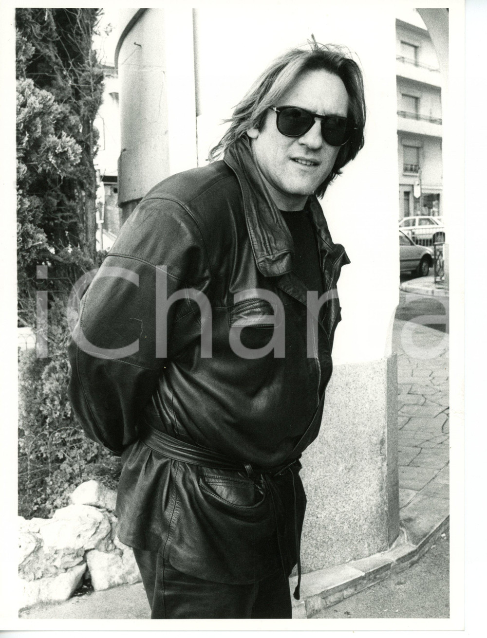 1985 ca CINEMA Ritratto di Gérard DEPARDIEU in giacca di pelle *Foto 18x24 cm