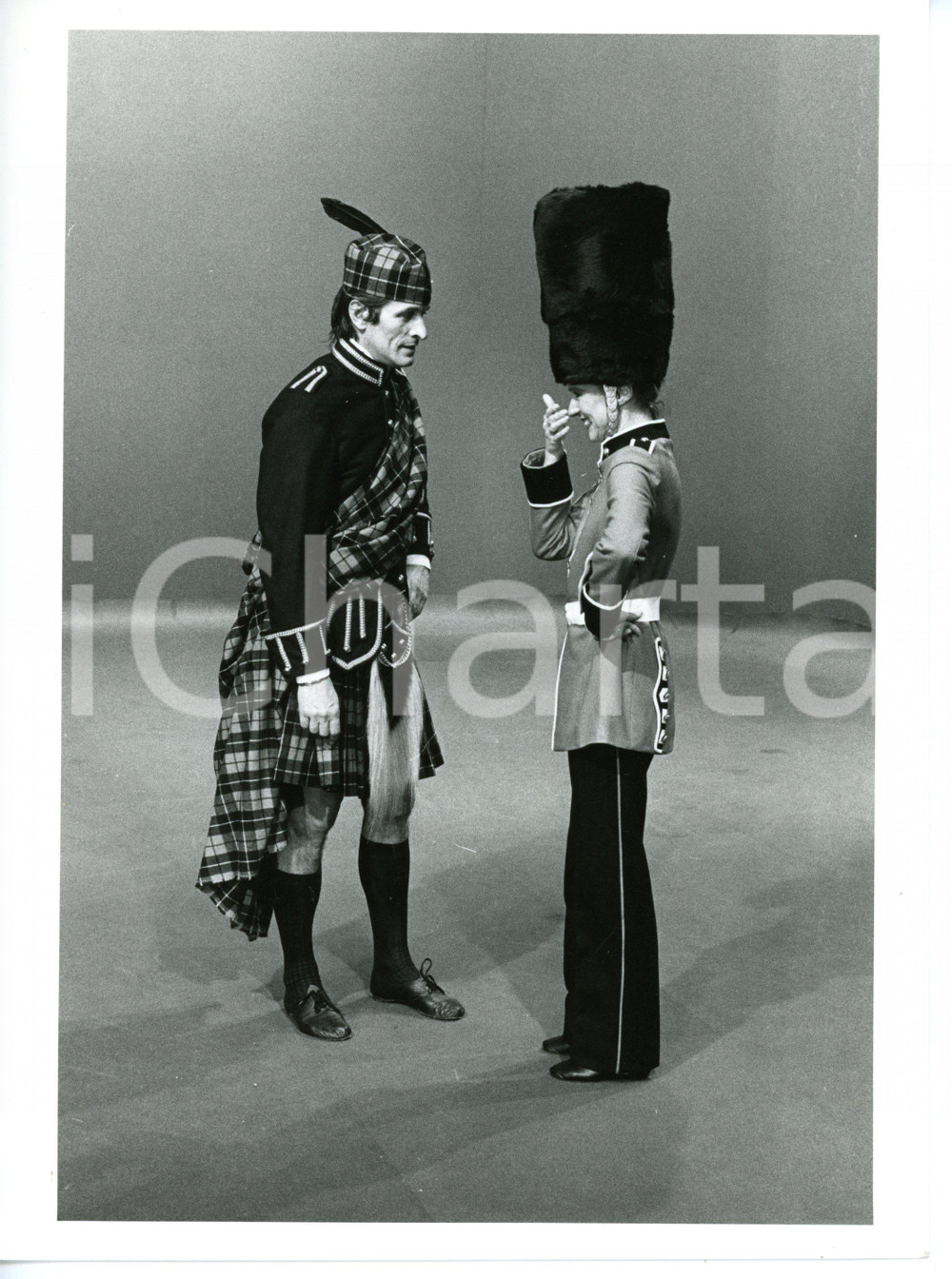 1983 LORETTA GOGGI QUIZ Loretta GOGGI guardia inglese - Gianni BREZZA scozzese *