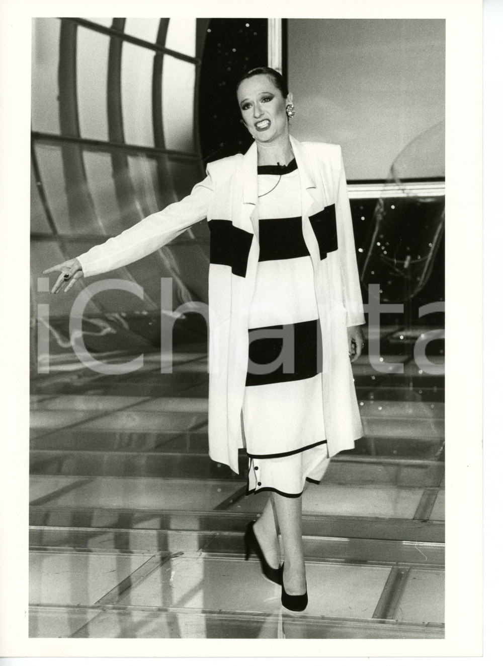 1985 LORETTA GOGGI IN QUIZ Loretta GOGGI in trasmissione *Foto VINTAGE 18x24 cm