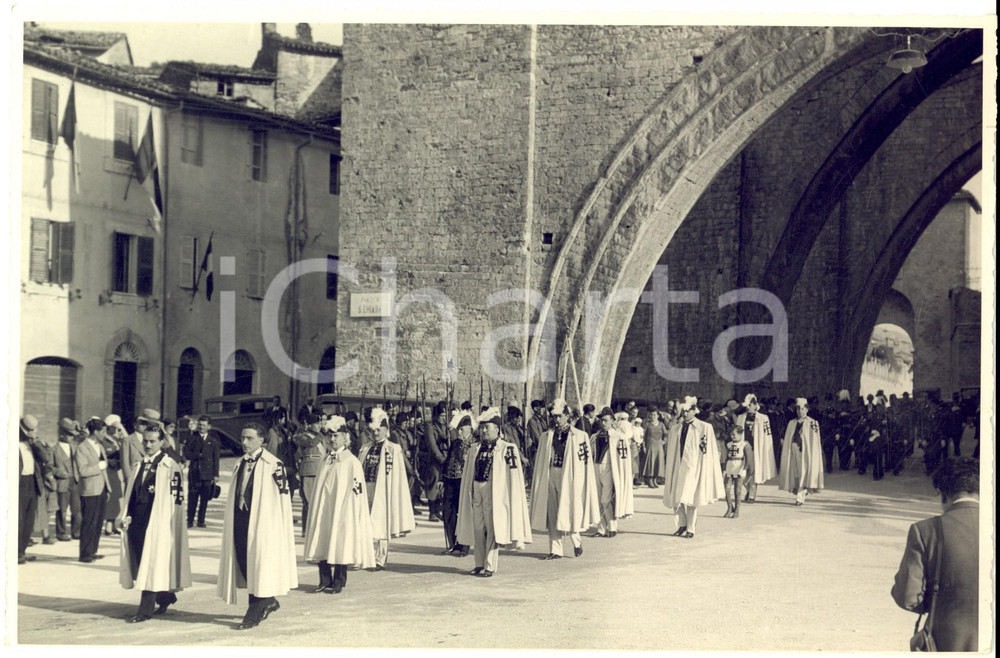 1930 ca ASSISI Piazza S. CHIARA - Cavalieri SANTO SEPOLCRO in processione Foto