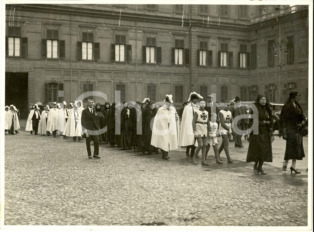 1933 TORINO Ostensione Sindone - Cavalieri OESSG in Piazzetta Reale (3) Foto