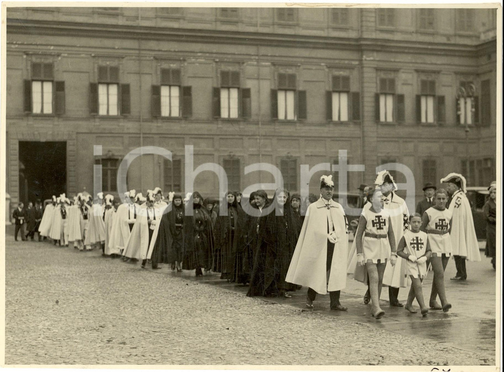 1933 TORINO Ostensione Sindone - Cavalieri OESSG in Piazzetta Reale (1) Foto